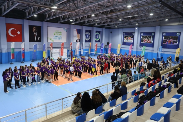Kardeş Şehirler Voleybol Turnuvası Bursa’da Başladı