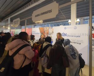 Anadolu Üniversitesi, Bursa'daki Tanıtım Günlerinde Öğrenciler ve Öğretmenlerle Bilgi Paylaştı