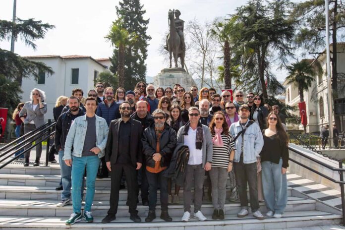 Bursa’da Dünya Tiyatro Günü Sanatçılar ve Vatandaşların Katılımıyla Kutlandı