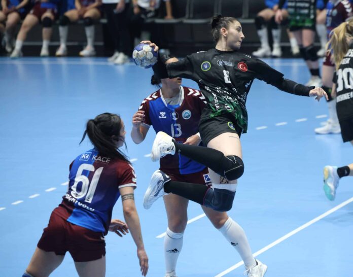 Bursa Büyükşehir Belediyespor Kadın Hentbol Takımı, Ortahisar Karşısında Galip Gelerek Play-Off Liderliğini Korudu