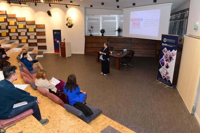 Anadolu Üniversitesi'nde İletişim Bilimleri Fakültesi ve ARİNKOM TTO İş Birliğiyle Proje ve Girişimcilik Alanında Bilgilendirme Toplantısı Düzenlendi