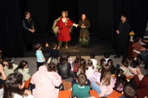 Eskişehir Şehir Tiyatroları'ndan Okul Öncesi Çocuklara Yeni Oyun: 'Rüzgârda Savrulan Yapraklar' Sahnede